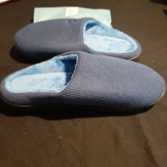 New Memory Foam Women's Size 7-8 Slippers - Picture 4 of 6